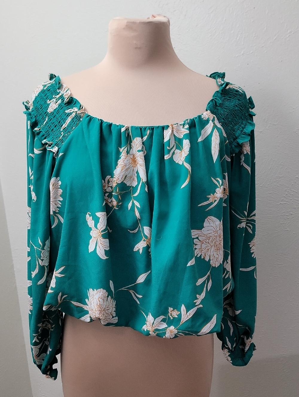 Current Air Peasant Blouson Crop Top Long Sleeve Teal and White Floral